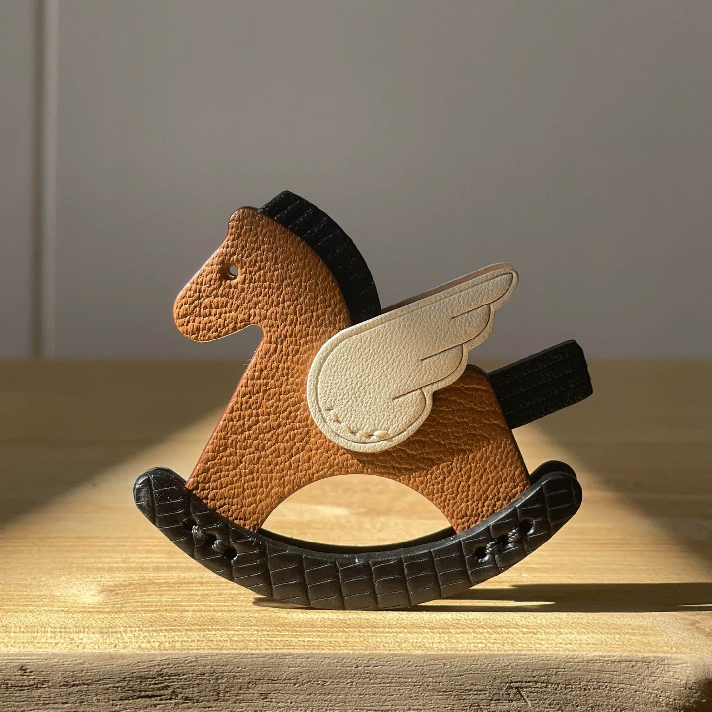 Colgante de cuero personalizado para bolso con forma de caballo balancín