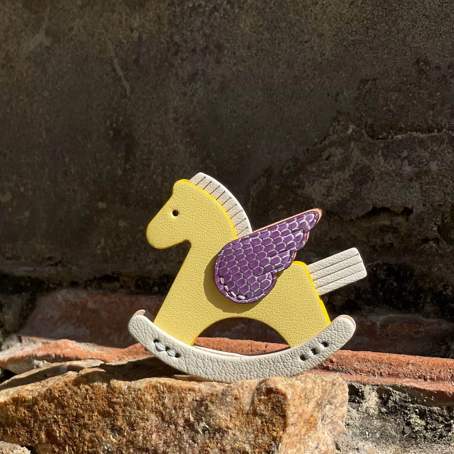 Colgante de cuero personalizado para bolso con forma de caballo balancín